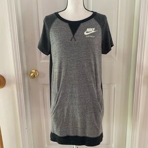 17:08 - Nike Jersey Dress